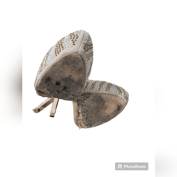 Breckelle Grey Sequin Stilletos Size 6 - Picture 4 of 4